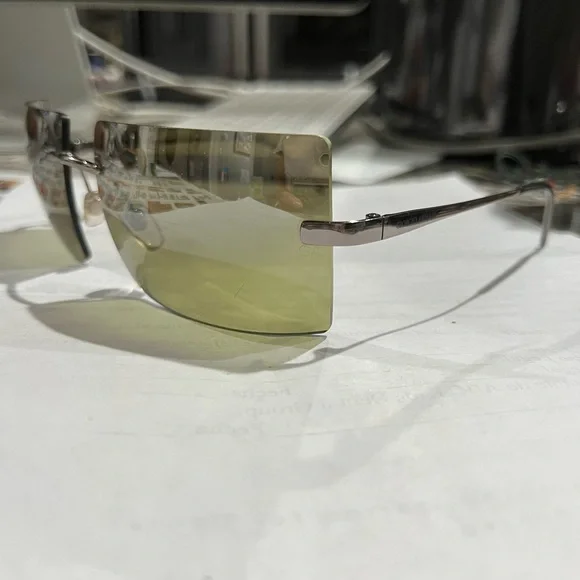 Authentic Giorgio Armani sunglasses. - Picture 3 of 8